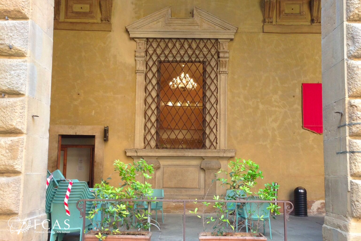 イタリア料理留学　イタリアの秋　ピッティ宮殿中庭のポーチ
