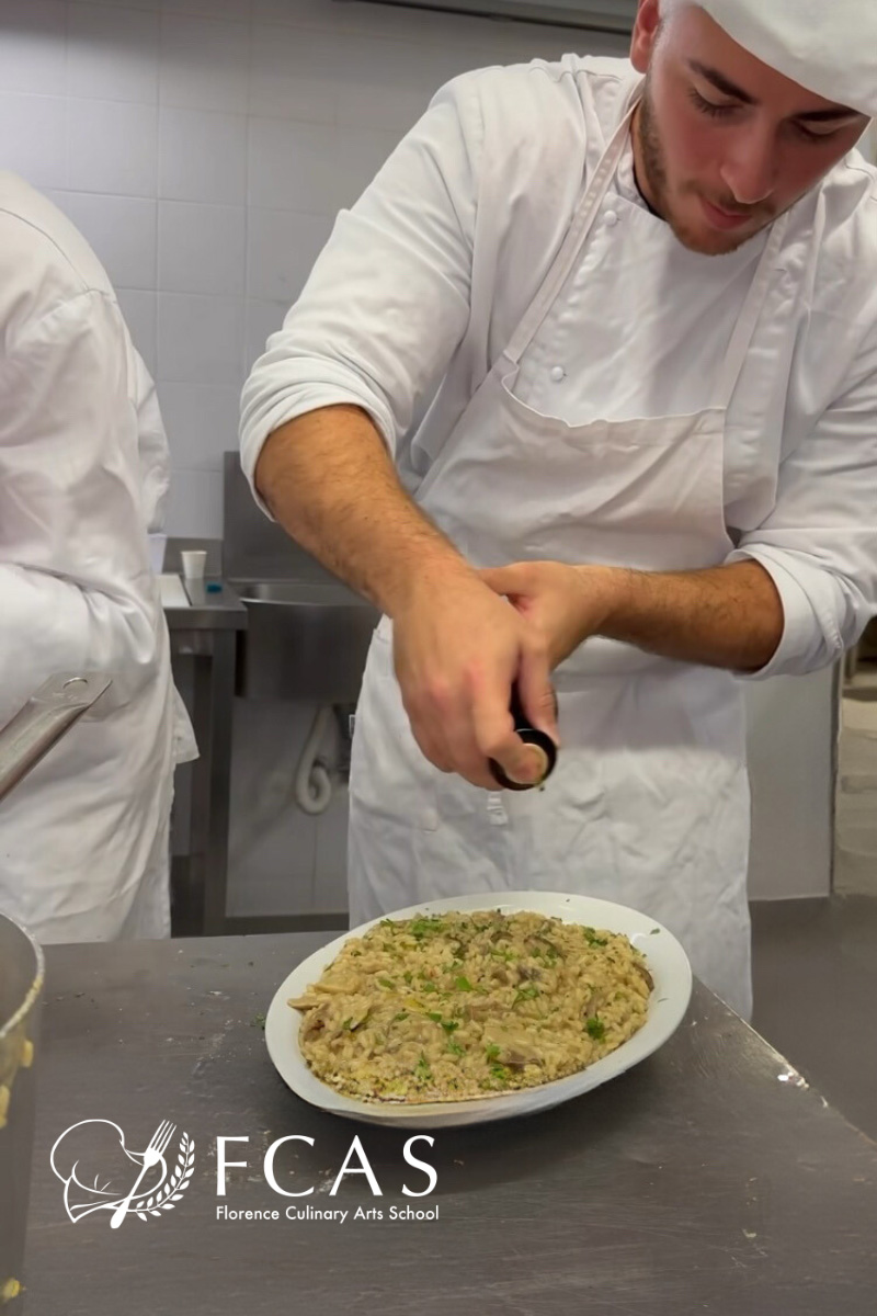 イタリア料理留学　シェフ養成コース　ポルチーニリゾット作り